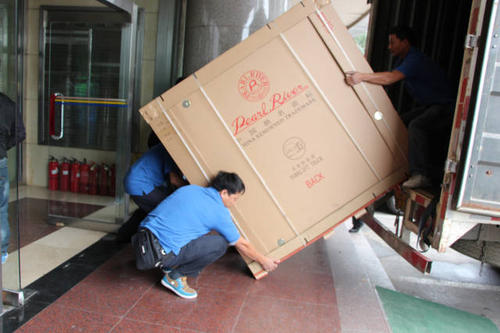 禄丰钢琴贵重工艺品无忧运